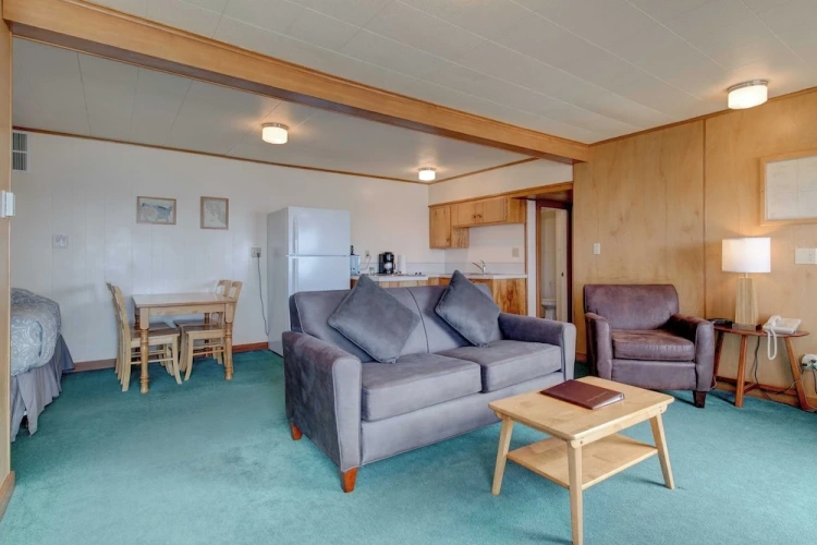 1 Bedroom Family Cottage with ocean view