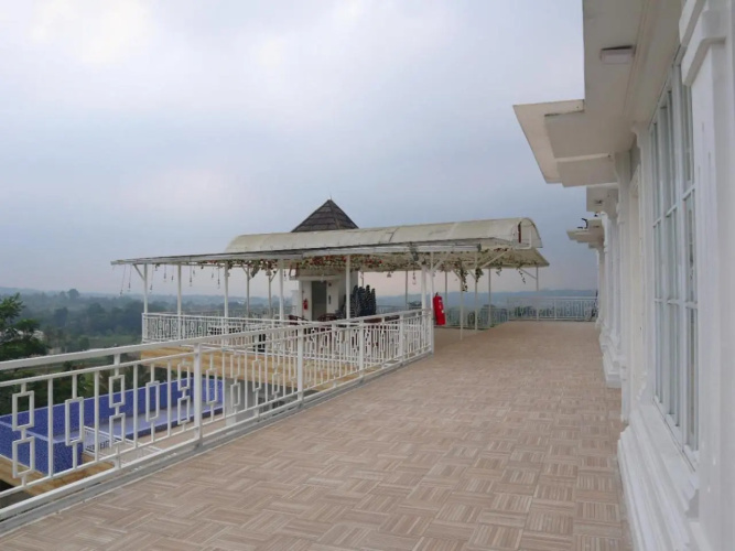 Chevilly Resort and Camp