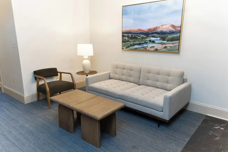 Carriage House Hotel