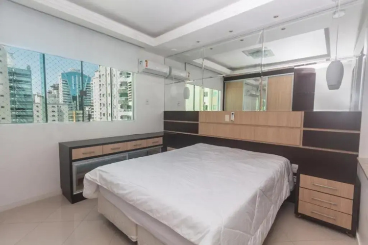 Apartamento 3 Suítes em Meia Praia