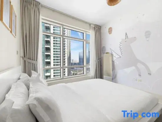 Stunning 2BR in Downtown Partial Burj Khalifa View