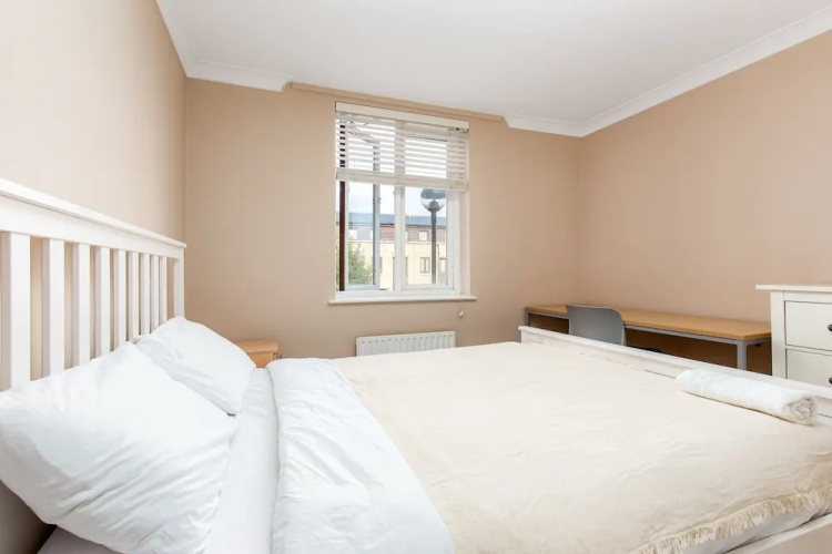Metropolitan Close - Deluxe Guest Room 2