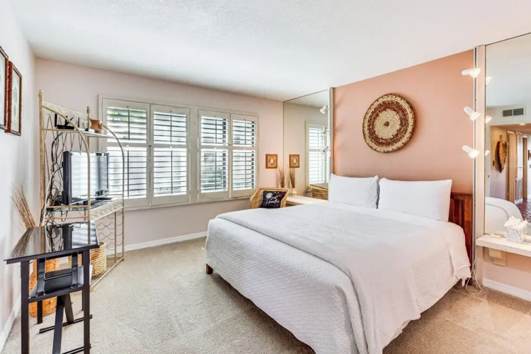 1 Mi to Shops on El Paseo: Condo w/ Pool Access!