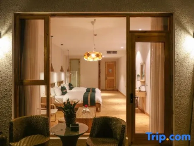 Standard Twin room with balcony