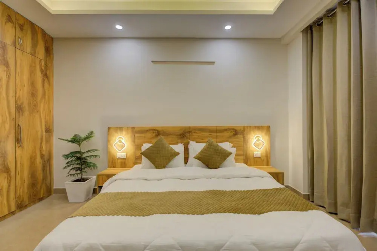 The Lodgers Luxury1BHK Service Apartment