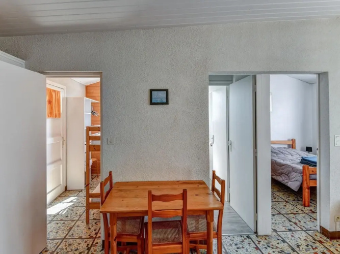 Cottage With Swimming Pool and Activities
