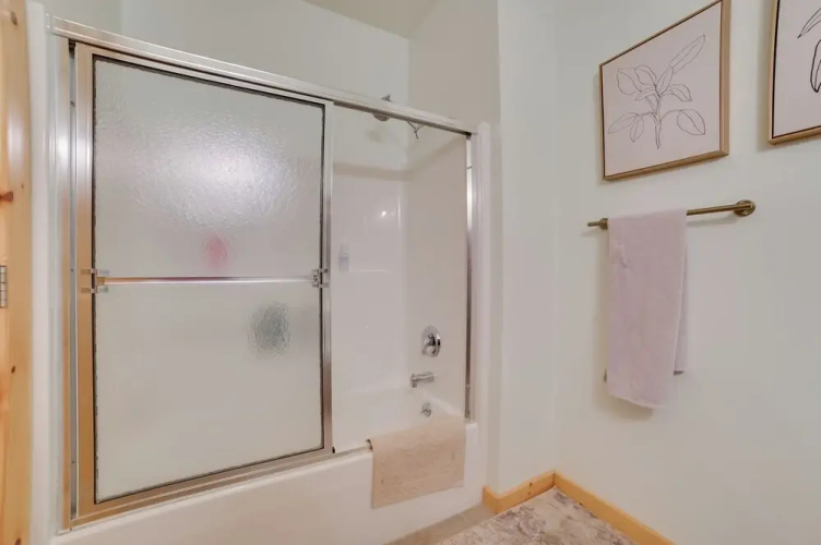 Modern Bellaire Condo: Pool Access, Near Skiing!