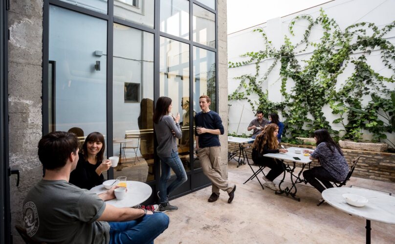 Black Swan Hostel SevillaOver view