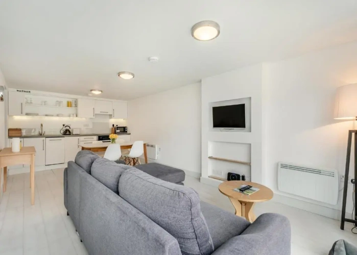 2 Bedrooms Apartment