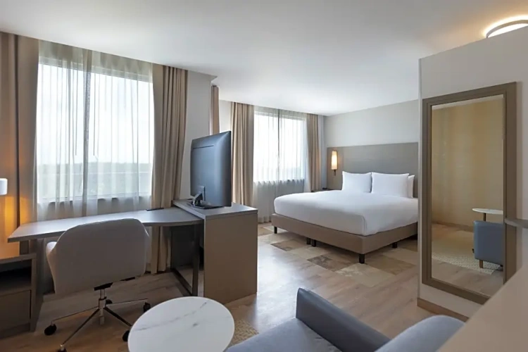 Standard room with city view