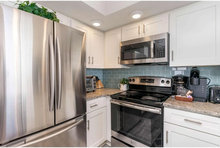 2 Bedrooms Condo with ocean view