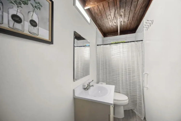 Private Pool Near the Beach Pet Friendly