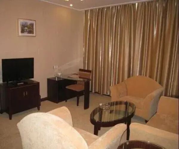 Jingjiang Fenghe Hotel