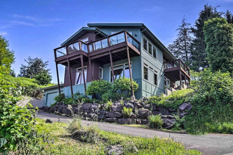 4 Bedrooms Cottage with balcony