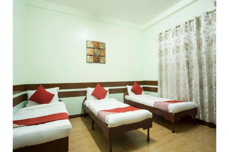 Standard Triple room