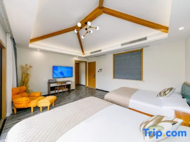 2 Bedrooms Family Suite with balcony