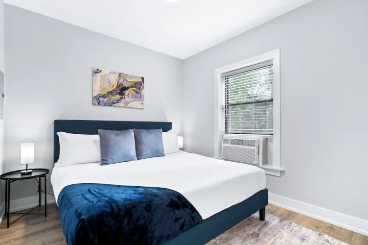 Stylish 1BR in Lakeview - Brompton 1 rep