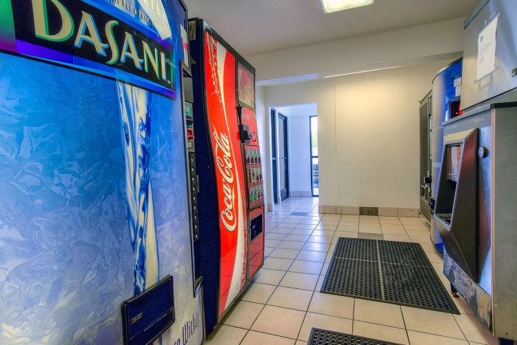 Motel 6 Stanton photo 15