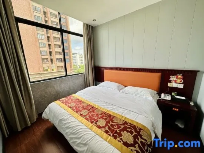 Deluxe Triple Family Suite