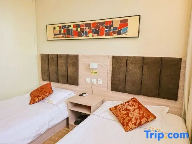 Standard Double room with street view