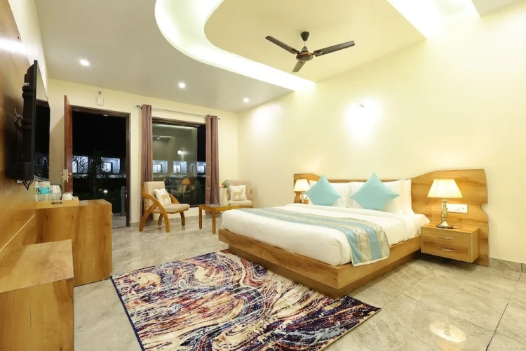 Suite with balcony