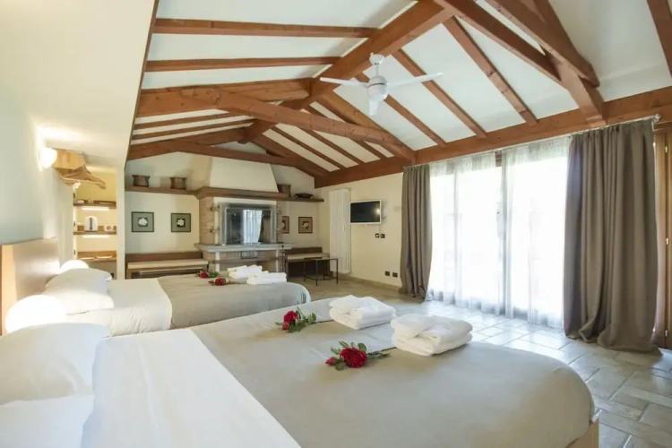 Standard Quadruple room with garden view