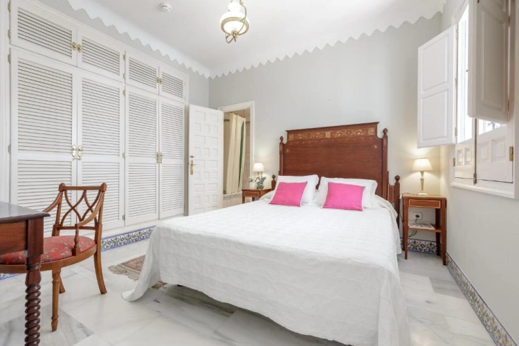 3 Bedrooms Apartment