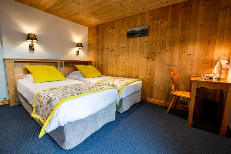 Standard Twin room with balcony