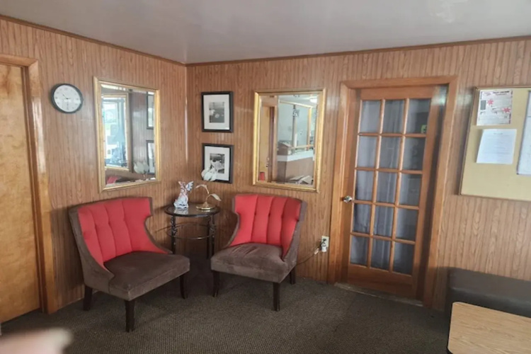 First Inn By OYO Quinter Hwy 70