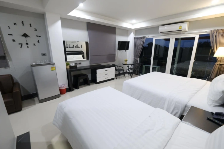 Standard Triple room