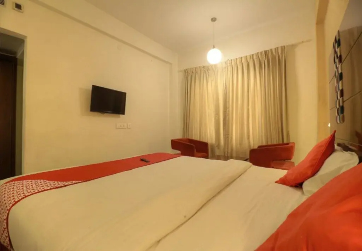 Hotel Vels Grand Inn