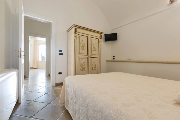 6 Bedrooms Villa
