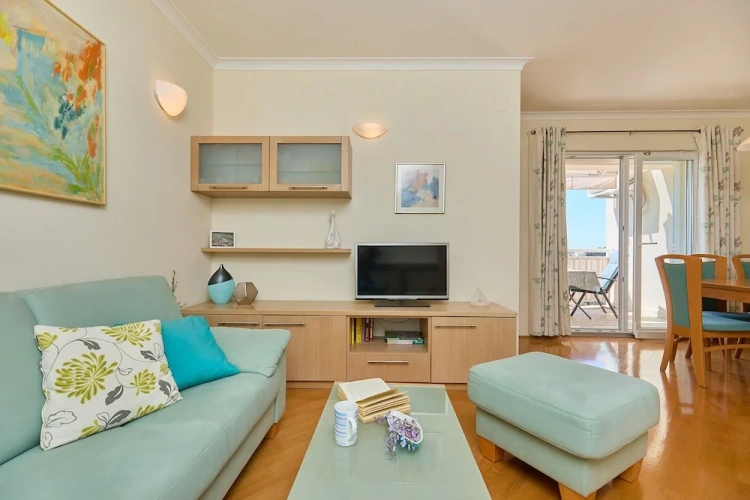 3 Bedrooms Apartment