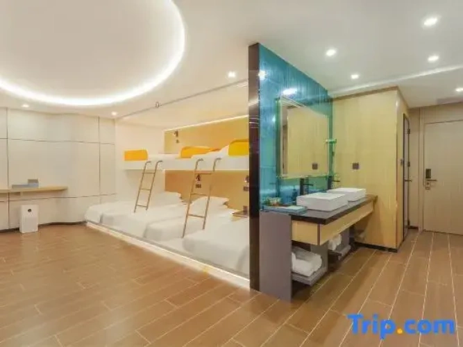 Standard Quintuple room