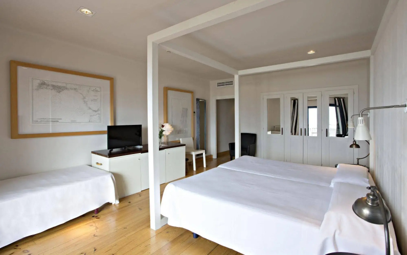 Hotel Trias
