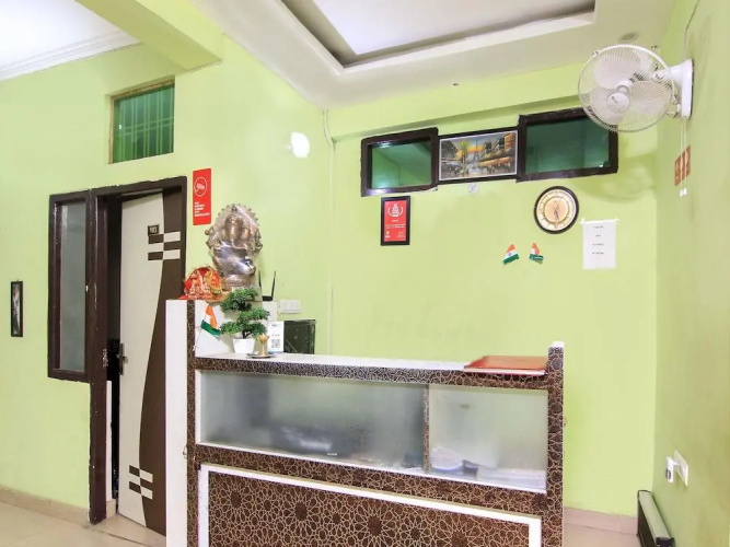 OYO 8243 Climat Inn