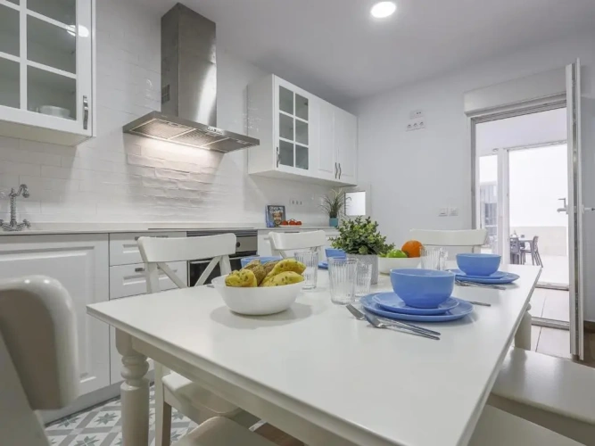 3 Bedrooms Apartment