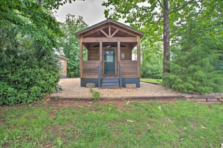 Near Winter Trails! Rustic Cabin in Mill Spring