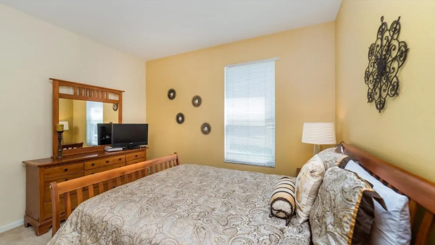 8038 King Palm Circle