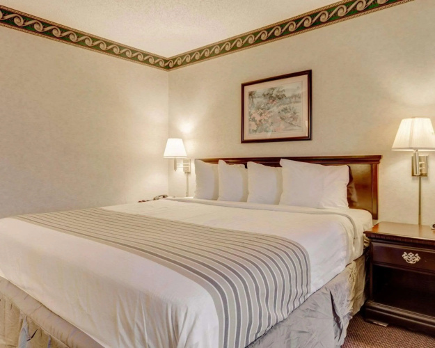 Econo Lodge Inn & Suites El Paso West