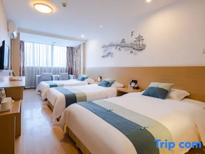 Standard Triple room