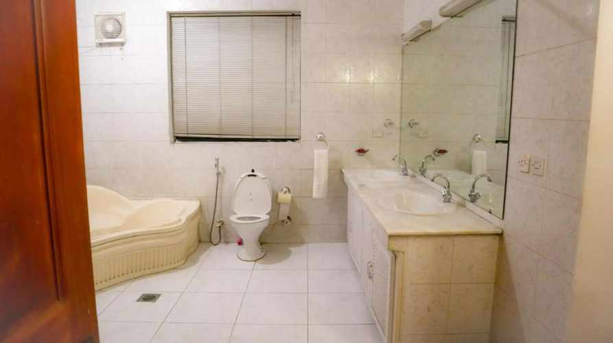 Delano Guest House