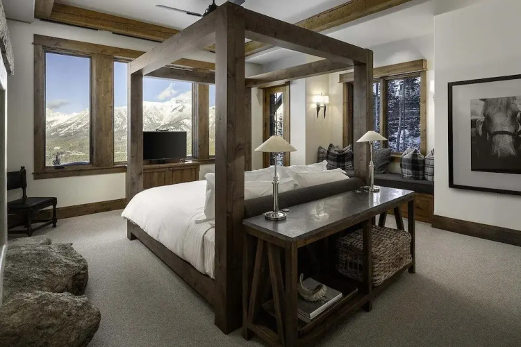 30 Spur Road 6 Bedroom Home by Moonlight Basin Lodging