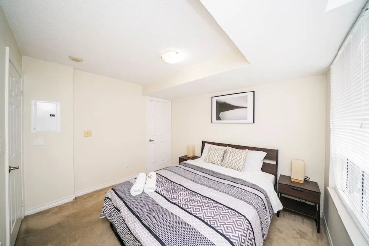 Sarkar Suites - 310 Burnhamthorpe Road
