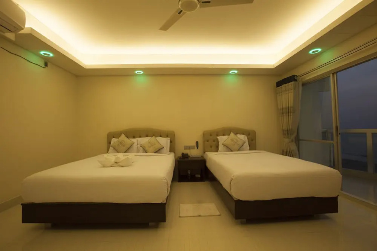 Exotica Sampan