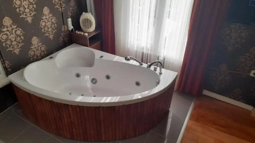 Ata suit Otel