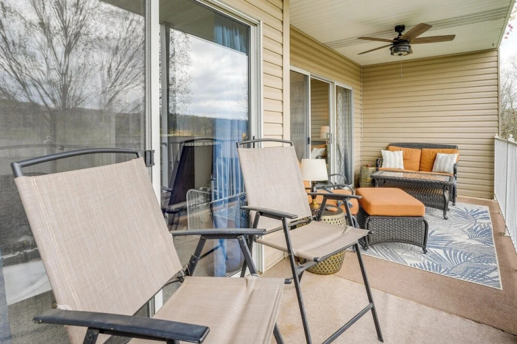 Relax Fireside! Peaceful Escape Near Branson Strip