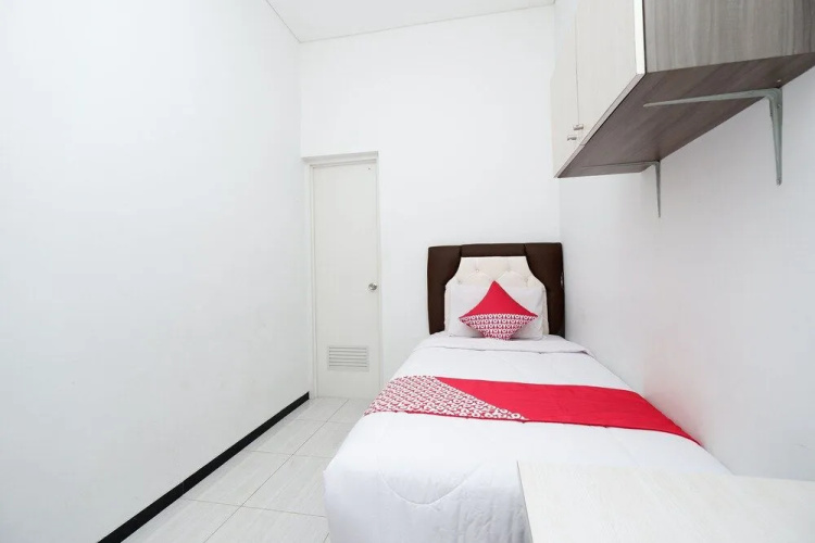 OYO 1884 Sunshine Hostel