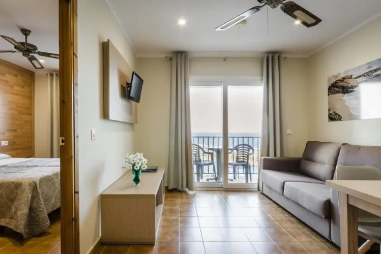 1 Bedroom Double Apartment with sea view