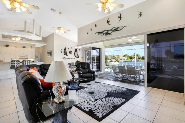 Villa Dolphin